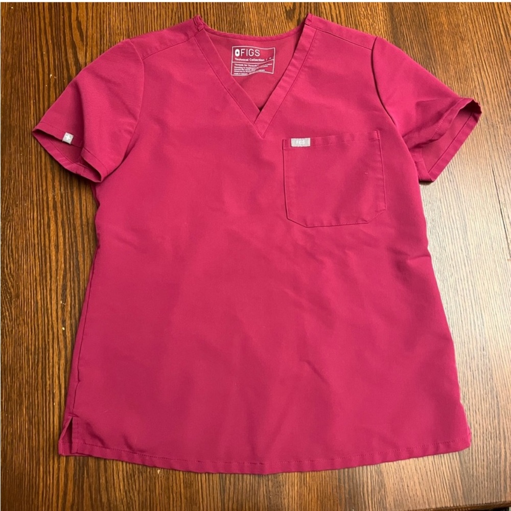 FIGS Catarina One Pocket Scrub top size S Magenta